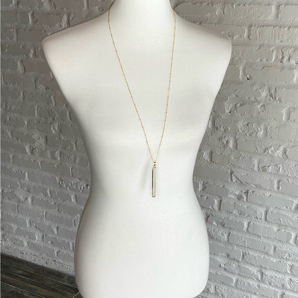 Elegant Gold Pendant Necklace